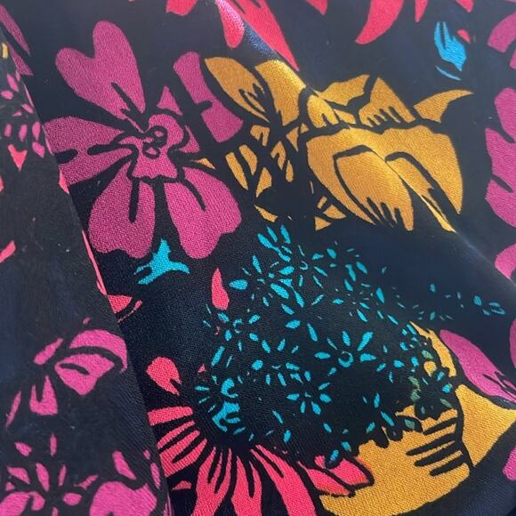 LULAROE Three Quarter Sleeve,  size Medium Irma tunic - Picture 7 of 7